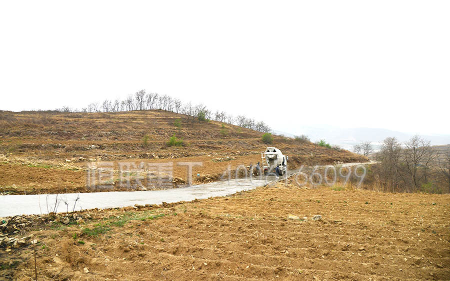 小搅拌车修建的混凝土路面